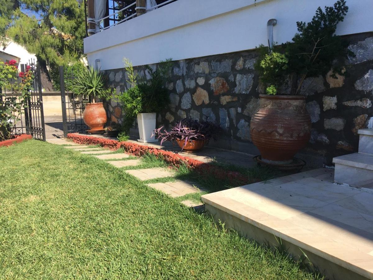 Beautiful beach house Gerakini Exterior foto